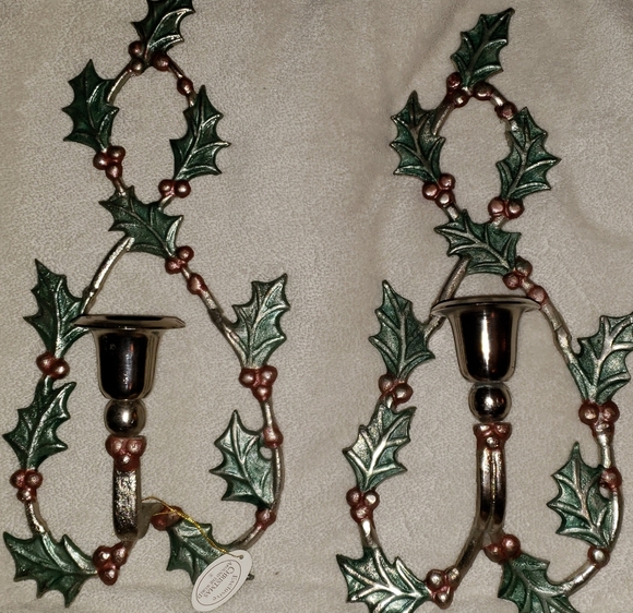 Christmas Around the World Exclusive Holly and Berry Sconces - Picture 2 of 3